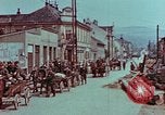 Immagine di Truppe tedesche in marcia ad arrendersi agli Alleati occidentali Pilsen Cecoslovacchia, 1945, secondo 45 filmato di repertorio 65675055608