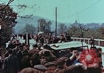 Immagine di Truppe tedesche in marcia ad arrendersi agli Alleati occidentali Pilsen Cecoslovacchia, 1945, secondo 52 filmato di repertorio 65675055608
