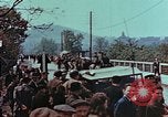 Immagine di Truppe tedesche in marcia ad arrendersi agli Alleati occidentali Pilsen Cecoslovacchia, 1945, secondo 53 filmato di repertorio 65675055608