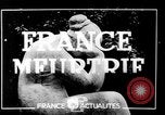 Image cortège funèbre Vichy France, 1943, de la seconde 21 séquences d'archives historiques vidéo 65675055610