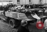 Image cortège funèbre Vichy France, 1943, de la seconde 42 séquences d'archives historiques vidéo 65675055610
