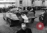 Image cortège funèbre Vichy France, 1943, de la seconde 43 séquences d'archives historiques vidéo 65675055610