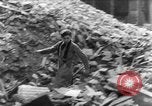 Image ruines couvant Vichy France, 1943, de la seconde 21 séquences d'archives historiques vidéo 65675055611