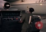 Image C-141A Starlifter aéronefs Philippines, 1979, de la seconde 20 séquences d'archives historiques vidéo 65675055616