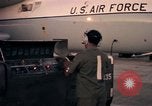 Image C-141A Starlifter aéronefs Philippines, 1979, de la seconde 24 séquences d'archives historiques vidéo 65675055616