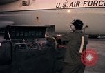Image C-141A Starlifter aéronefs Philippines, 1979, de la seconde 28 séquences d'archives historiques vidéo 65675055616