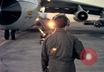 Image C-141A Starlifter aéronefs Philippines, 1979, de la seconde 61 séquences d'archives historiques vidéo 65675055616