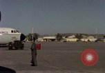 Image C-141A Starlifter aéronefs Philippines, 1979, de la seconde 12 séquences d'archives historiques vidéo 65675055618