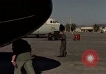 Image C-141A Starlifter aéronefs Philippines, 1979, de la seconde 15 séquences d'archives historiques vidéo 65675055618