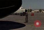 Image C-141A Starlifter aéronefs Philippines, 1979, de la seconde 17 séquences d'archives historiques vidéo 65675055618