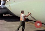 Image C-141A Starlifter aéronefs Philippines, 1979, de la seconde 37 séquences d'archives historiques vidéo 65675055618