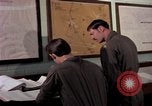 Standbild Abfüllung von Flight Plan Philippinen, 1979, aus Sekunde 20 historischem Filmmaterial Videoclip 65675055619