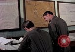 Standbild Abfüllung von Flight Plan Philippinen, 1979, aus Sekunde 25 historischem Filmmaterial Videoclip 65675055619