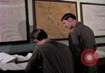 Standbild Abfüllung von Flight Plan Philippinen, 1979, aus Sekunde 28 historischem Filmmaterial Videoclip 65675055619
