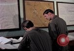 Standbild Abfüllung von Flight Plan Philippinen, 1979, aus Sekunde 30 historischem Filmmaterial Videoclip 65675055619