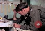 Standbild Abfüllung von Flight Plan Philippinen, 1979, aus Sekunde 58 historischem Filmmaterial Videoclip 65675055619