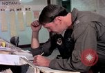 Standbild Abfüllung von Flight Plan Philippinen, 1979, aus Sekunde 59 historischem Filmmaterial Videoclip 65675055619