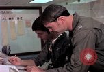 Standbild Abfüllung von Flight Plan Philippinen, 1979, aus Sekunde 62 historischem Filmmaterial Videoclip 65675055619
