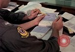 Immagine di Controllo del blocco di fogli per lavagna Filippine, 1979, secondo 6 filmato di repertorio 65675055620