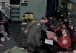 Standbild load master für Luftfahrzeuge Philippinen, 1979, aus Sekunde 7 historischem Filmmaterial Videoclip 65675055626