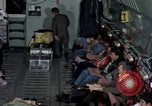 Standbild load master für Luftfahrzeuge Philippinen, 1979, aus Sekunde 16 historischem Filmmaterial Videoclip 65675055626