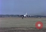 Standbild C-141A Starlifter aircraft Philippinen, 1979, aus Sekunde 6 historischem Filmmaterial Videoclip 65675055627