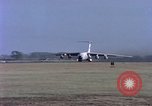 Standbild C-141A Starlifter aircraft Philippinen, 1979, aus Sekunde 10 historischem Filmmaterial Videoclip 65675055627
