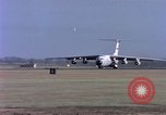 Standbild C-141A Starlifter aircraft Philippinen, 1979, aus Sekunde 15 historischem Filmmaterial Videoclip 65675055627