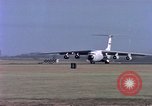 Standbild C-141A Starlifter aircraft Philippinen, 1979, aus Sekunde 16 historischem Filmmaterial Videoclip 65675055627