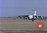 Standbild C-141A Starlifter aircraft Philippinen, 1979, aus Sekunde 17 historischem Filmmaterial Videoclip 65675055627