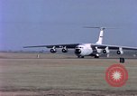 Standbild C-141A Starlifter aircraft Philippinen, 1979, aus Sekunde 18 historischem Filmmaterial Videoclip 65675055627
