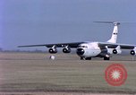 Standbild C-141A Starlifter aircraft Philippinen, 1979, aus Sekunde 20 historischem Filmmaterial Videoclip 65675055627