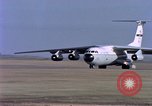 Standbild C-141A Starlifter aircraft Philippinen, 1979, aus Sekunde 21 historischem Filmmaterial Videoclip 65675055627