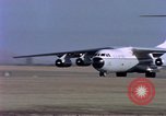 Standbild C-141A Starlifter aircraft Philippinen, 1979, aus Sekunde 22 historischem Filmmaterial Videoclip 65675055627
