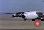 Standbild C-141A Starlifter aircraft Philippinen, 1979, aus Sekunde 23 historischem Filmmaterial Videoclip 65675055627