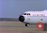 Standbild C-141A Starlifter aircraft Philippinen, 1979, aus Sekunde 25 historischem Filmmaterial Videoclip 65675055627