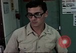 Standbild Naval Officer Diego Garcia Insel im Indischen Ozean, 1979, aus Sekunde 10 historischem Filmmaterial Videoclip 65675055628