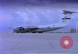 Immagine di Equipaggio navale Diego Garcia isola dell'Oceano Indiano, 1979, secondo 25 filmato di repertorio 65675055629