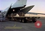 Standbild C-141A Starlifter aircraft Philippinen, 1979, aus Sekunde 20 historischem Filmmaterial Videoclip 65675055630