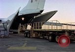 Standbild C-141A Starlifter aircraft Philippinen, 1979, aus Sekunde 30 historischem Filmmaterial Videoclip 65675055630