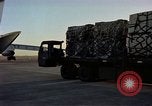 Standbild C-141A Starlifter aircraft Philippinen, 1979, aus Sekunde 53 historischem Filmmaterial Videoclip 65675055630