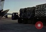 Standbild C-141A Starlifter aircraft Philippinen, 1979, aus Sekunde 54 historischem Filmmaterial Videoclip 65675055630