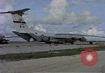 Standbild C-141A Starlifter aircraft Diego Garcia Insel im Indischen Ozean, 1979, aus Sekunde 39 historischem Filmmaterial Videoclip 65675055632