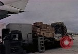 Standbild C-141A Flugzeug Diego Garcia Insel im Indischen Ozean, 1979, aus Sekunde 29 historischem Filmmaterial Videoclip 65675055636
