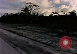 Standbild airmen prüfen Diego Garcia Insel im Indischen Ozean, 1979, aus Sekunde 3 historischem Filmmaterial Videoclip 65675055639