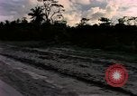 Standbild airmen prüfen Diego Garcia Insel im Indischen Ozean, 1979, aus Sekunde 5 historischem Filmmaterial Videoclip 65675055639