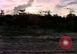 Standbild airmen prüfen Diego Garcia Insel im Indischen Ozean, 1979, aus Sekunde 10 historischem Filmmaterial Videoclip 65675055639