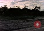 Standbild airmen prüfen Diego Garcia Insel im Indischen Ozean, 1979, aus Sekunde 12 historischem Filmmaterial Videoclip 65675055639