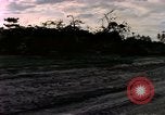 Standbild airmen prüfen Diego Garcia Insel im Indischen Ozean, 1979, aus Sekunde 13 historischem Filmmaterial Videoclip 65675055639