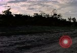 Standbild airmen prüfen Diego Garcia Insel im Indischen Ozean, 1979, aus Sekunde 17 historischem Filmmaterial Videoclip 65675055639